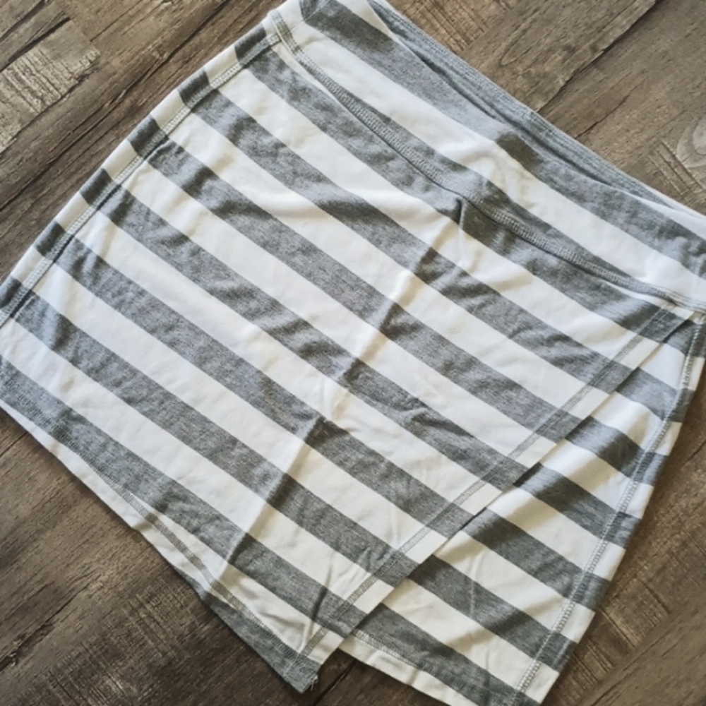 Athleta Gray White Ribbon Stripe Faux Wrap Skirt